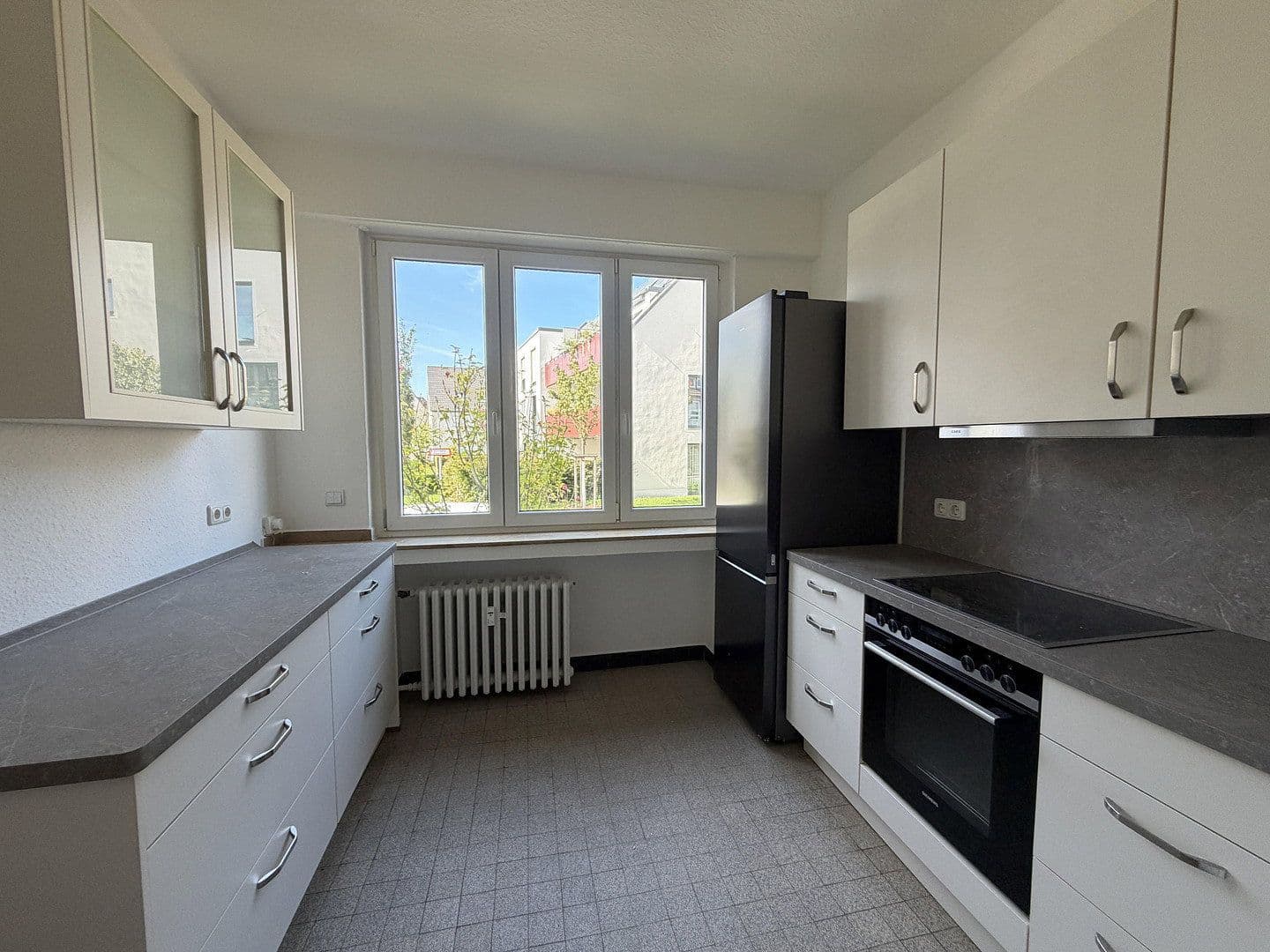Prenájom bytu 3-izbový 79 m², Juist Str. 12, Düsseldorf, Severné Porýnie - Westfálsko Prenájom bytu 3-izbový 79 m², Juist Str. 12, Düsseldorf, Severné Porýnie - Westfálsko