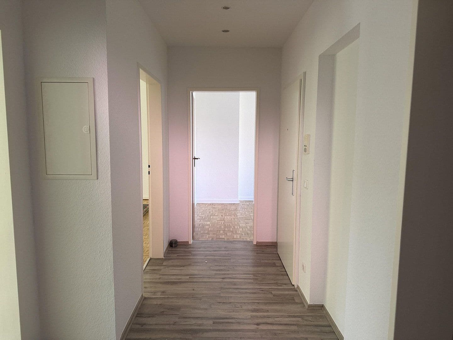 Prenájom bytu 3-izbový 79 m², Juist Str. 12, Düsseldorf, Severné Porýnie - Westfálsko Prenájom bytu 3-izbový 79 m², Juist Str. 12, Düsseldorf, Severné Porýnie - Westfálsko