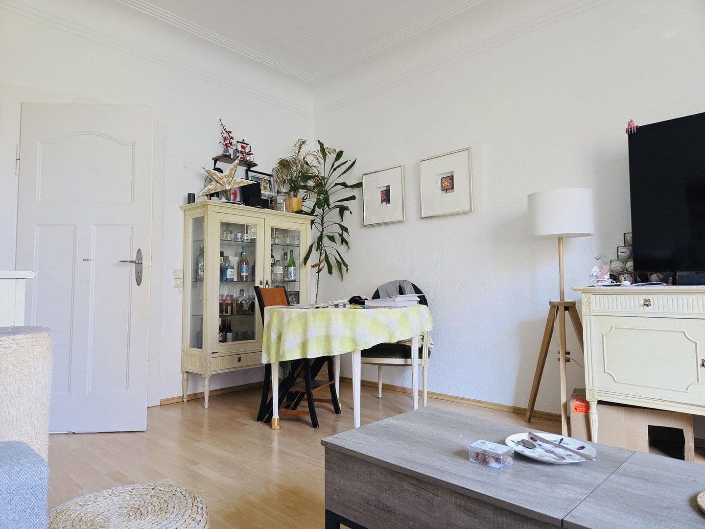 Prenájom bytu 3-izbový 94 m², Stuttgart, Bádensko-Wurttembersko Prenájom bytu 3-izbový 94 m², Stuttgart, Bádensko-Wurttembersko