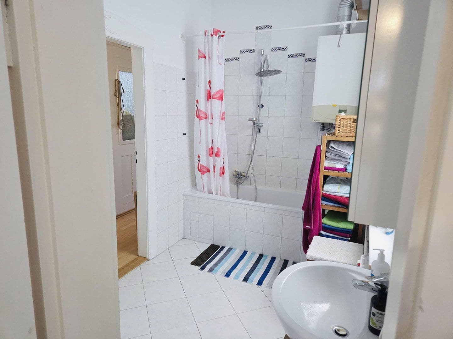 Prenájom bytu 3-izbový 94 m², Stuttgart, Bádensko-Wurttembersko Prenájom bytu 3-izbový 94 m², Stuttgart, Bádensko-Wurttembersko