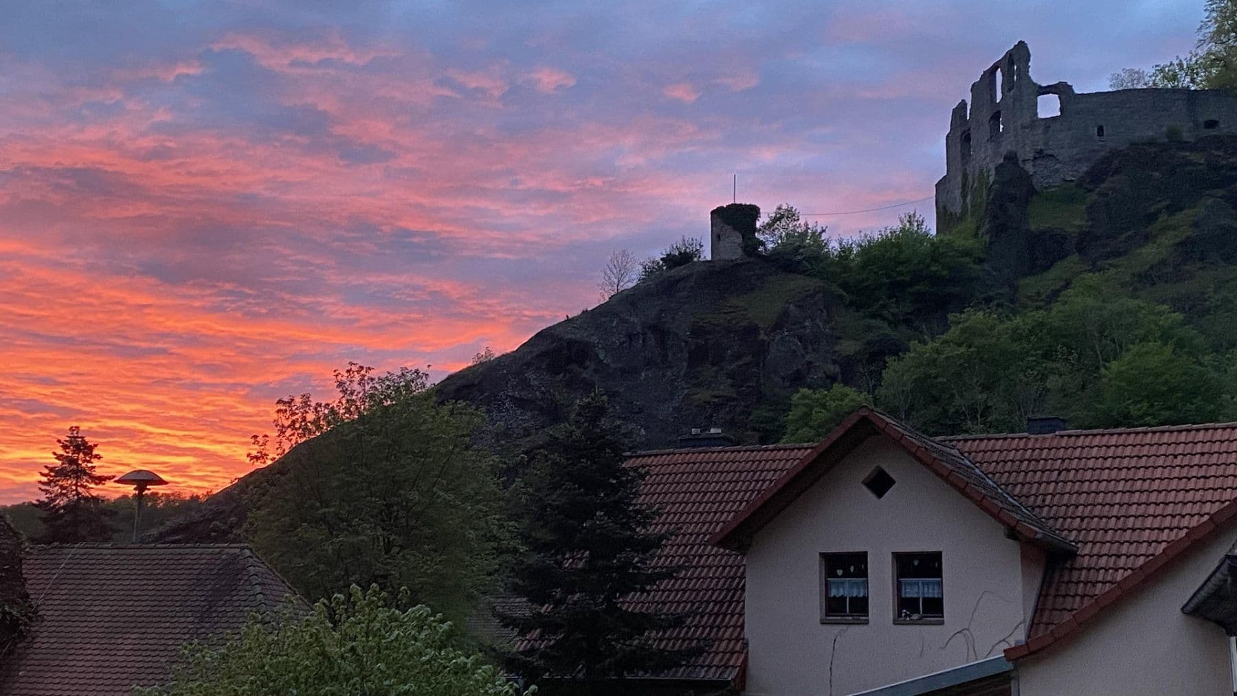 Predaj domu 160 m², pozemok 1.450 m², Falkenstein, Porýnie-Falcko Predaj domu 160 m², pozemok 1.450 m², Falkenstein, Porýnie-Falcko