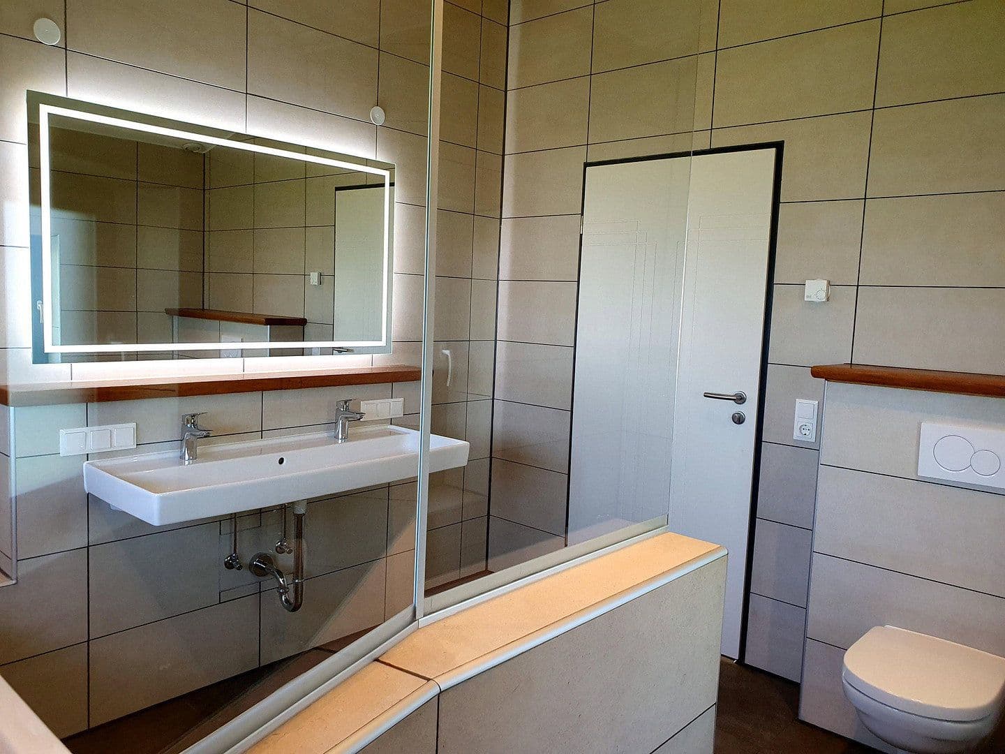 Prenájom bytu 7-izbový 151 m², Diedorf, Bavorsko Prenájom bytu 7-izbový 151 m², Diedorf, Bavorsko