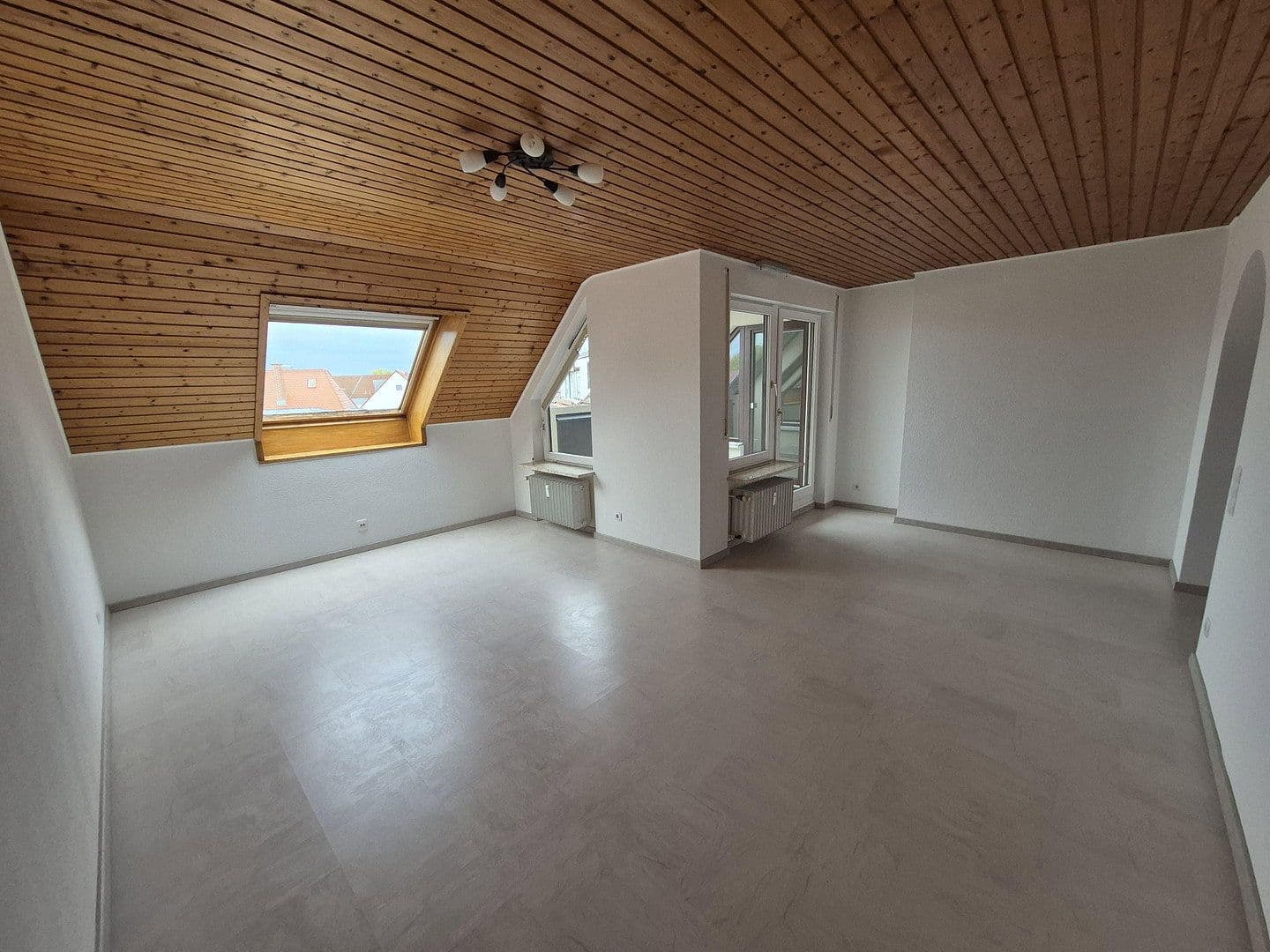 Prenájom bytu 3-izbový 80 m², Moltkestraße 22, Friedrichshafen, Bádensko-Wurttembersko Prenájom bytu 3-izbový 80 m², Moltkestraße 22, Friedrichshafen, Bádensko-Wurttembersko