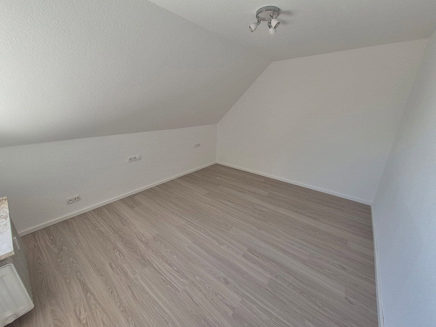 Prenájom bytu 3-izbový 80 m², Moltkestraße 22, Friedrichshafen, Bádensko-Wurttembersko Prenájom bytu 3-izbový 80 m², Moltkestraße 22, Friedrichshafen, Bádensko-Wurttembersko