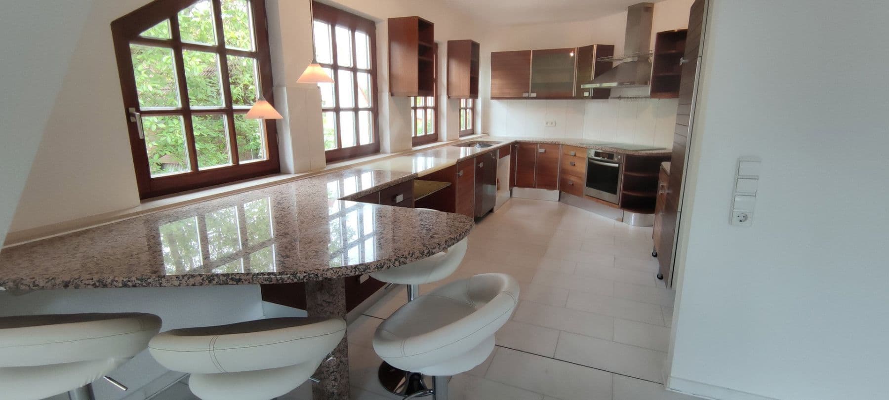 Prenájom bytu 3-izbový 120 m², Seelze, Dolné Sasko Prenájom bytu 3-izbový 120 m², Seelze, Dolné Sasko