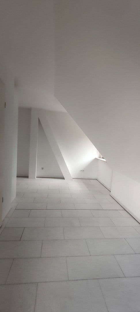 Prenájom bytu 3-izbový 120 m², Seelze, Dolné Sasko Prenájom bytu 3-izbový 120 m², Seelze, Dolné Sasko