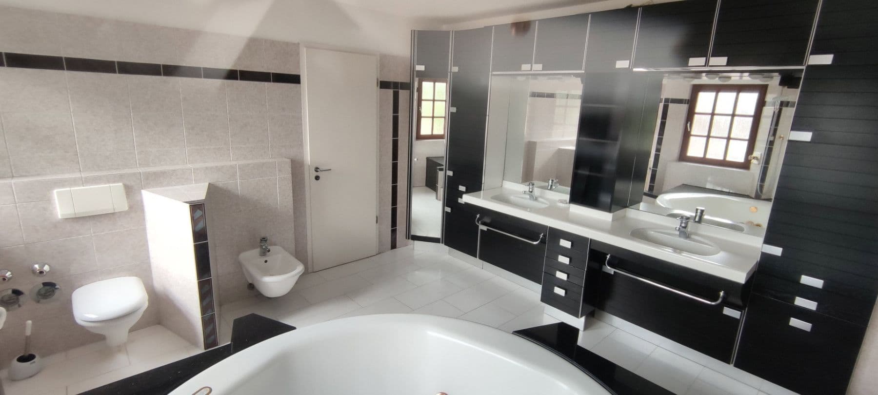 Prenájom bytu 3-izbový 120 m², Seelze, Dolné Sasko Prenájom bytu 3-izbový 120 m², Seelze, Dolné Sasko