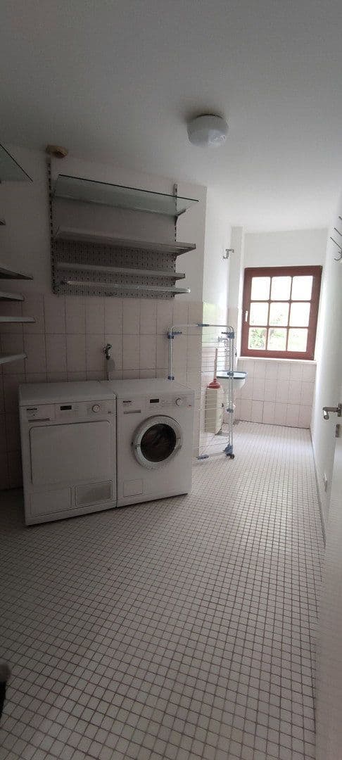 Prenájom bytu 3-izbový 120 m², Seelze, Dolné Sasko Prenájom bytu 3-izbový 120 m², Seelze, Dolné Sasko