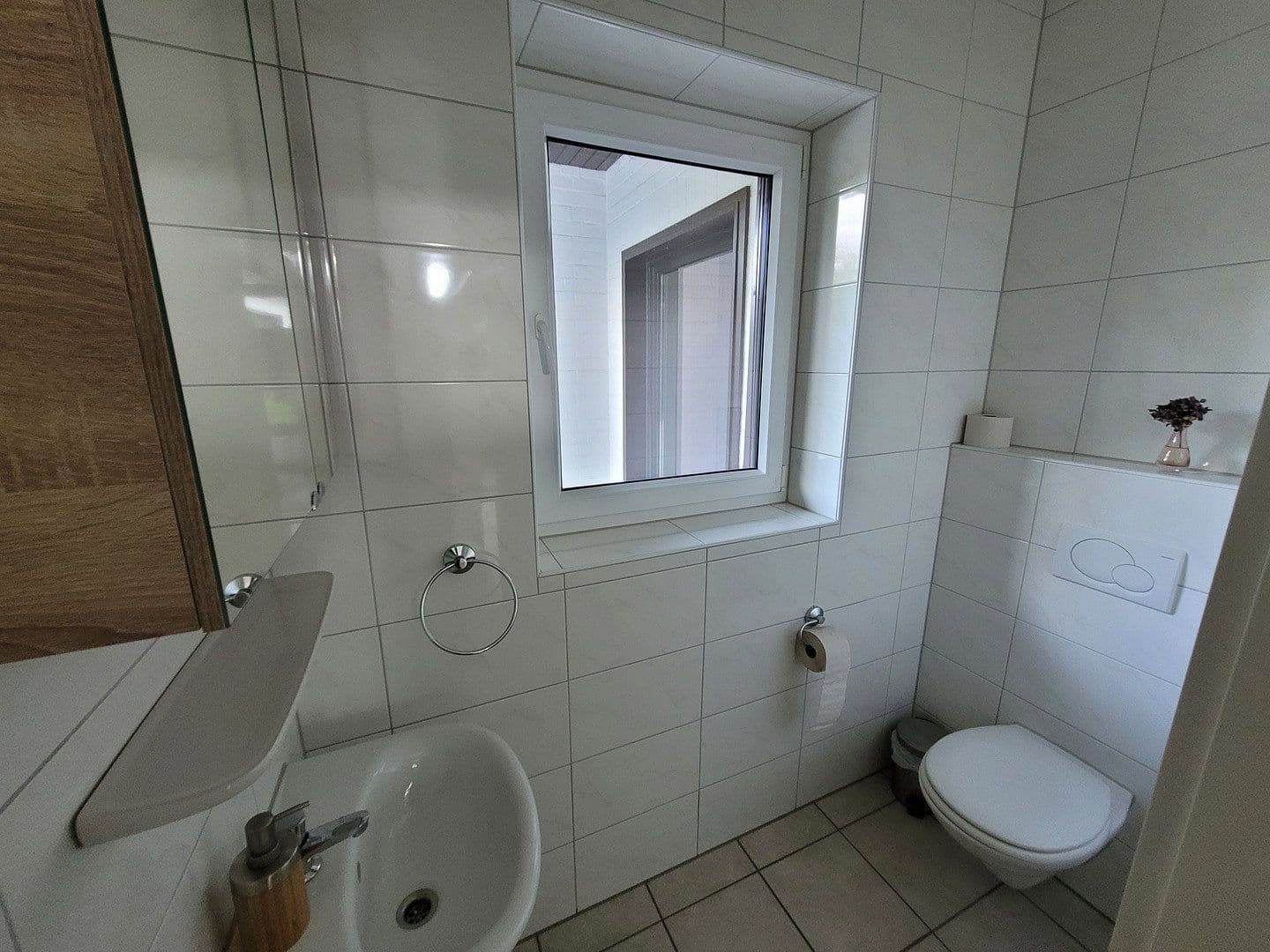 Predaj domu 141 m², pozemok 840 m², Neuenberger Straße, Neuss, Severné Porýnie - Westfálsko Predaj domu 141 m², pozemok 840 m², Neuenberger Straße, Neuss, Severné Porýnie - Westfálsko