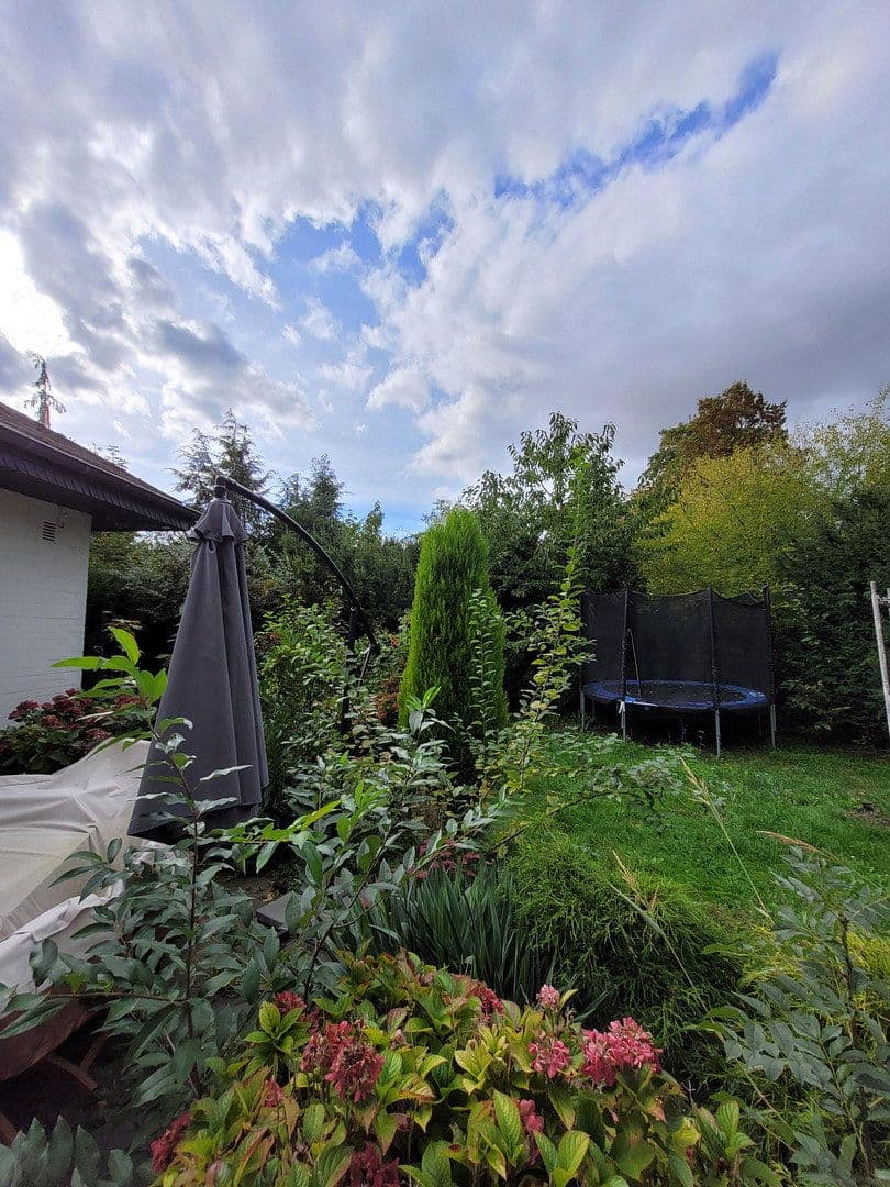 Predaj domu 141 m², pozemok 840 m², Neuenberger Straße, Neuss, Severné Porýnie - Westfálsko Predaj domu 141 m², pozemok 840 m², Neuenberger Straße, Neuss, Severné Porýnie - Westfálsko
