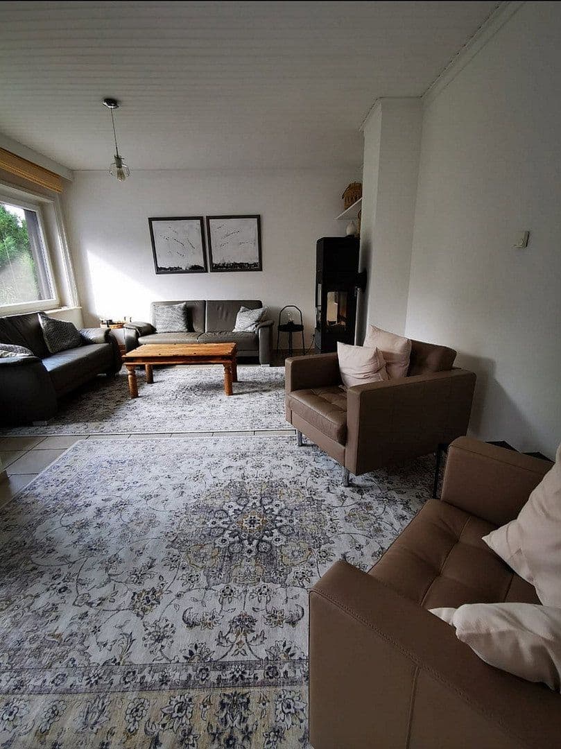 Predaj domu 141 m², pozemok 840 m², Neuenberger Straße, Neuss, Severné Porýnie - Westfálsko Predaj domu 141 m², pozemok 840 m², Neuenberger Straße, Neuss, Severné Porýnie - Westfálsko