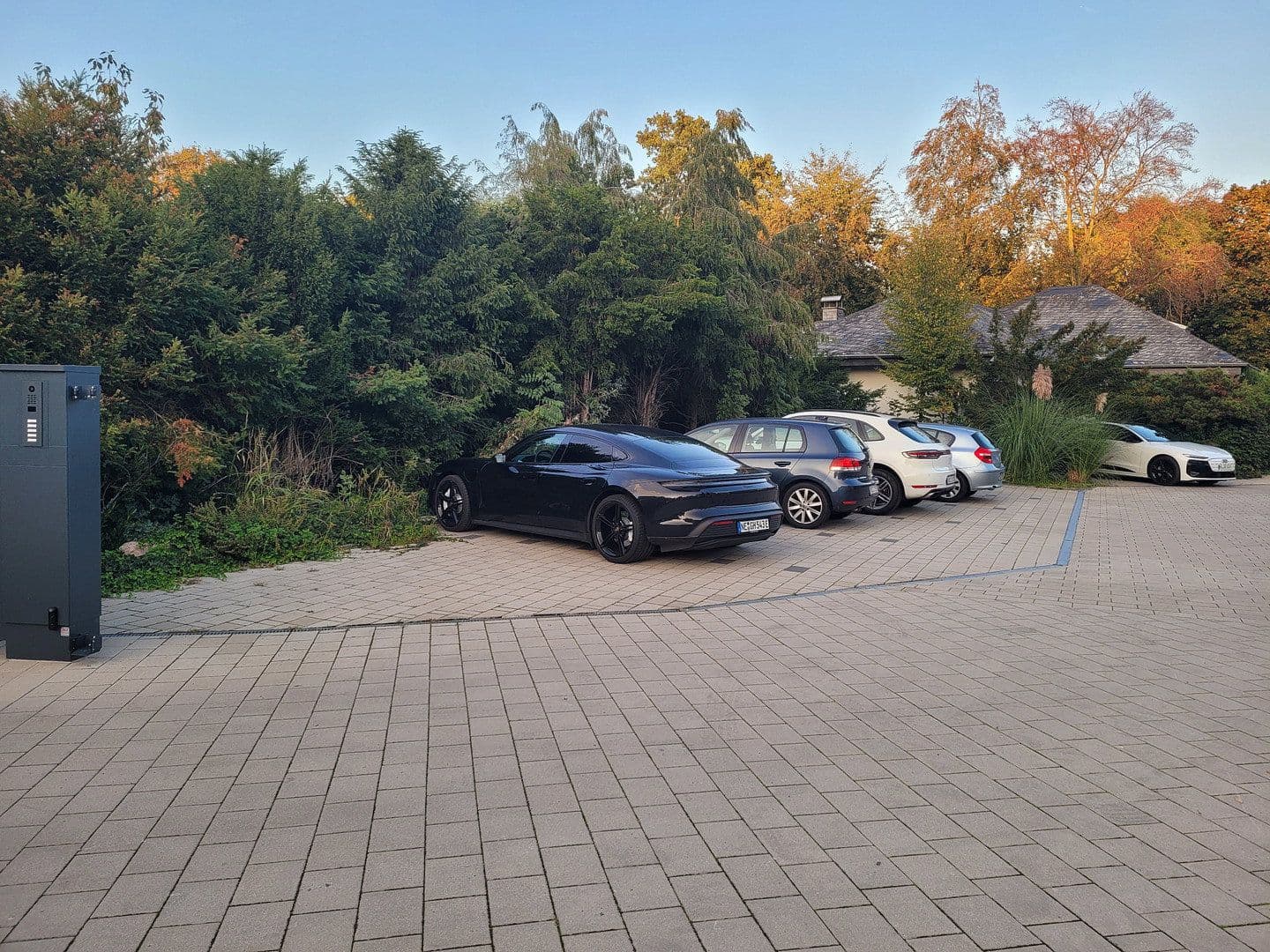 Predaj domu 141 m², pozemok 840 m², Neuenberger Straße, Neuss, Severné Porýnie - Westfálsko Predaj domu 141 m², pozemok 840 m², Neuenberger Straße, Neuss, Severné Porýnie - Westfálsko