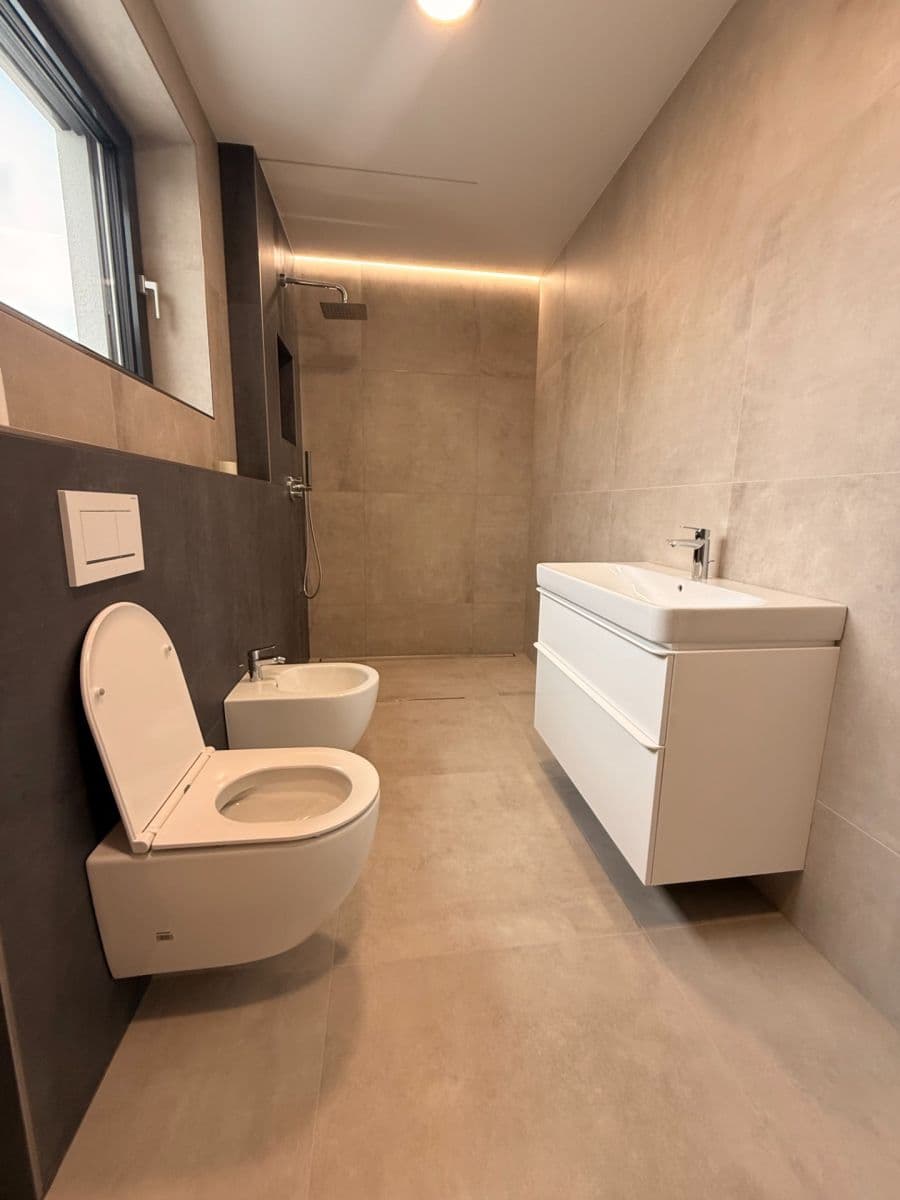 Predaj domu 159 m², pozemok 854 m², Pomněnková, Mukařov, Středočeský kraj Predaj domu 159 m², pozemok 854 m², Pomněnková, Mukařov, Středočeský kraj