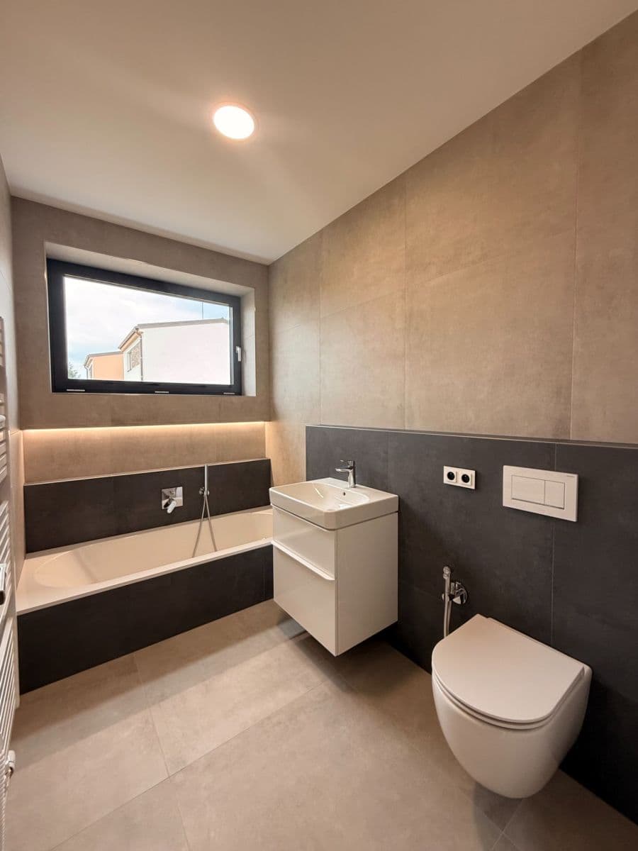 Predaj domu 159 m², pozemok 854 m², Pomněnková, Mukařov, Středočeský kraj Predaj domu 159 m², pozemok 854 m², Pomněnková, Mukařov, Středočeský kraj