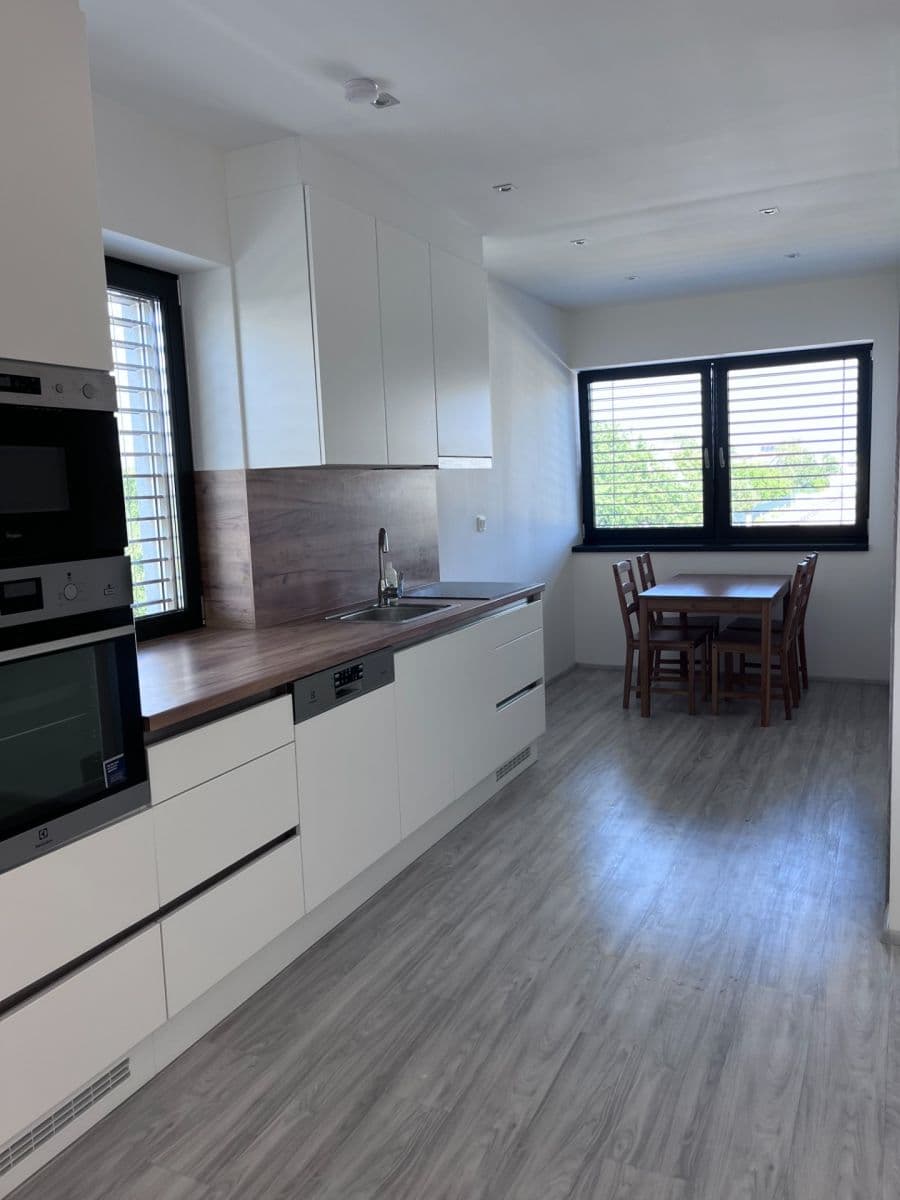 Prenájom bytu 2-izbový 62 m², Sokolnická, Brno, Jihomoravský kraj Prenájom bytu 2-izbový 62 m², Sokolnická, Brno, Jihomoravský kraj