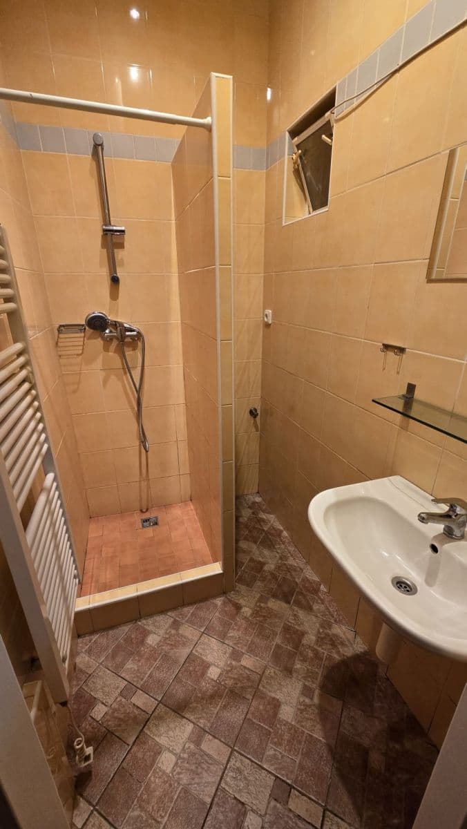 Prenájom bytu 2-izbový 42 m², Tolstého, Praha, Praha Prenájom bytu 2-izbový 42 m², Tolstého, Praha, Praha