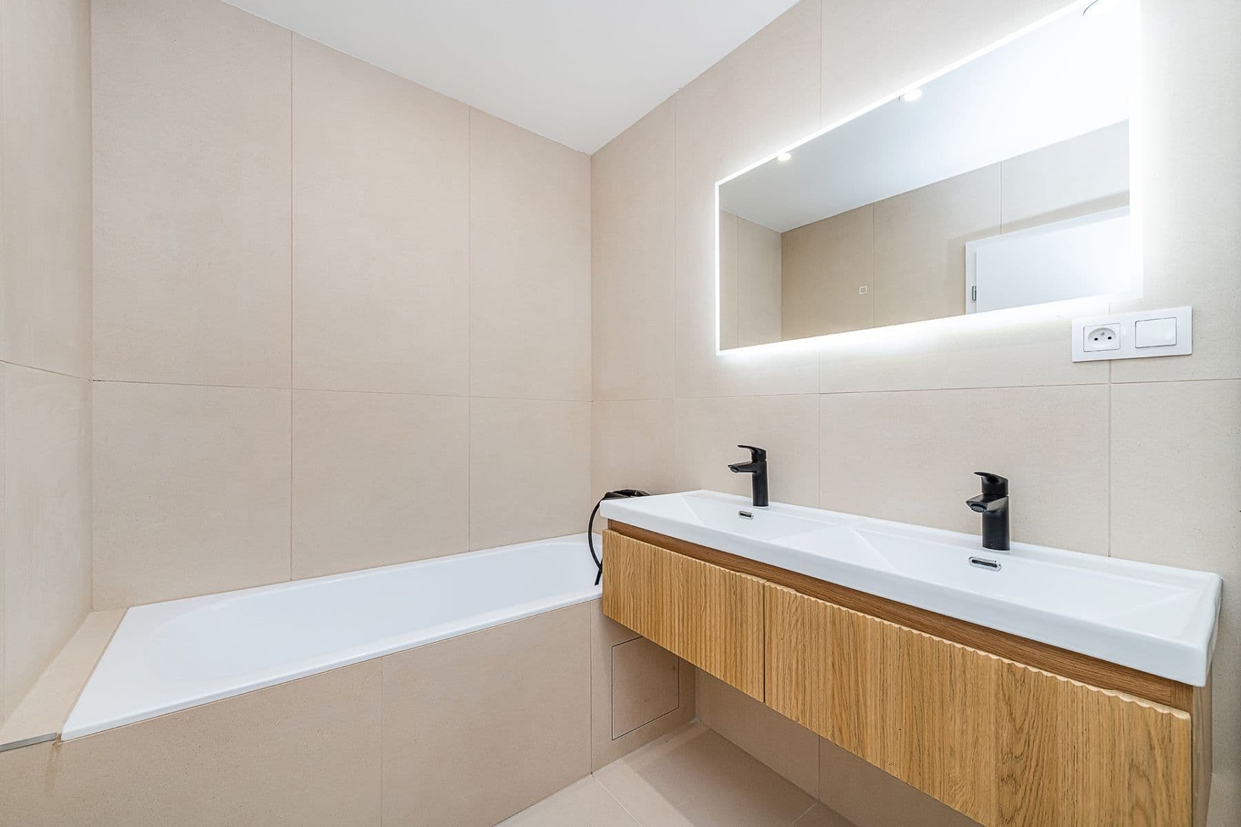 Predaj bytu 3-izbový 94 m², Na dolinách, Praha, Praha Predaj bytu 3-izbový 94 m², Na dolinách, Praha, Praha