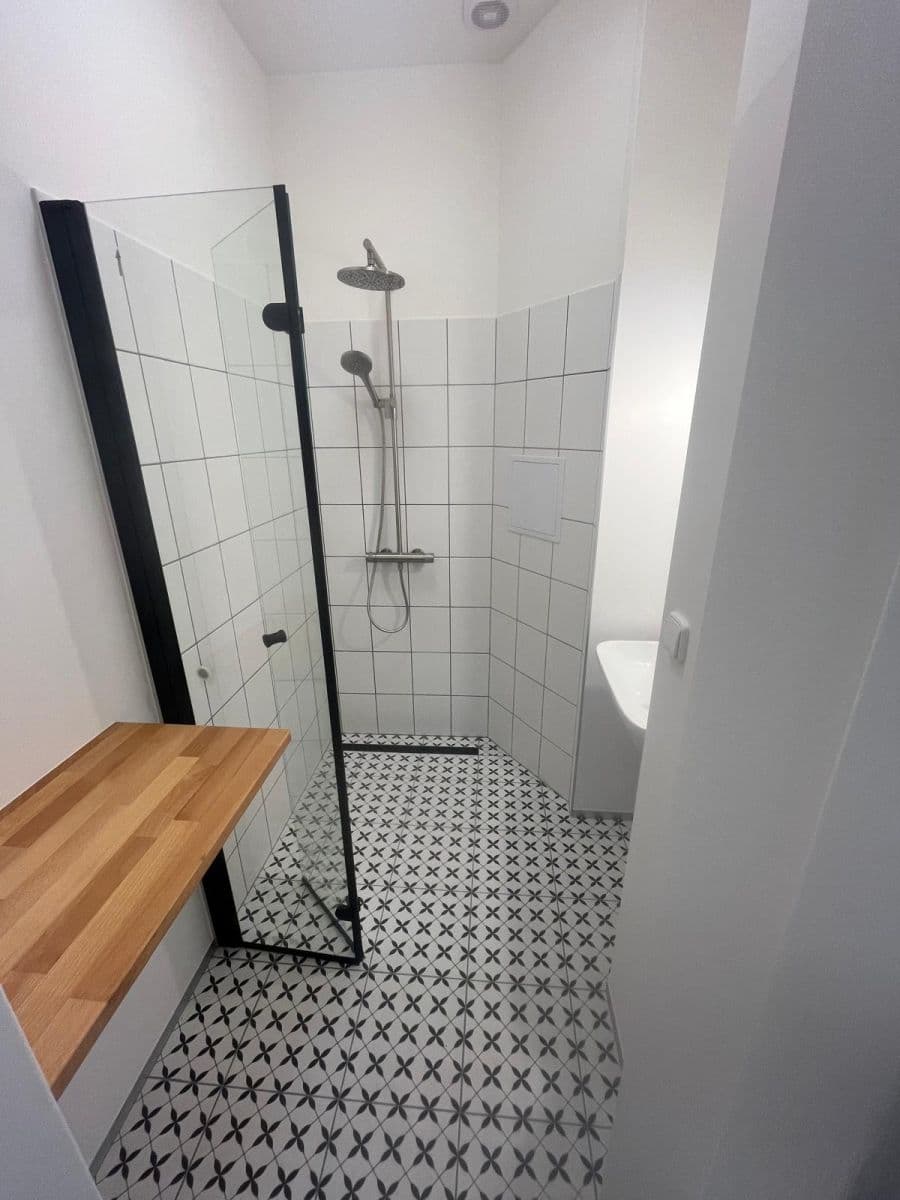 Predaj bytu 1-izbový 30 m², 28. pluku, Praha, Praha Predaj bytu 1-izbový 30 m², 28. pluku, Praha, Praha