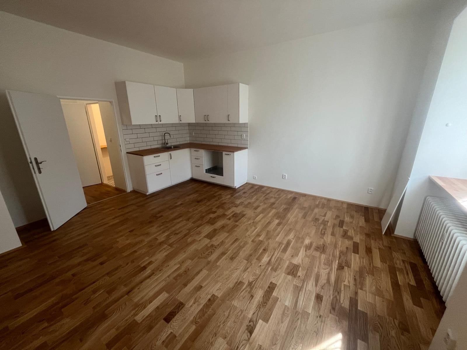 Predaj bytu 1-izbový 30 m², 28. pluku, Praha, Praha Predaj bytu 1-izbový 30 m², 28. pluku, Praha, Praha