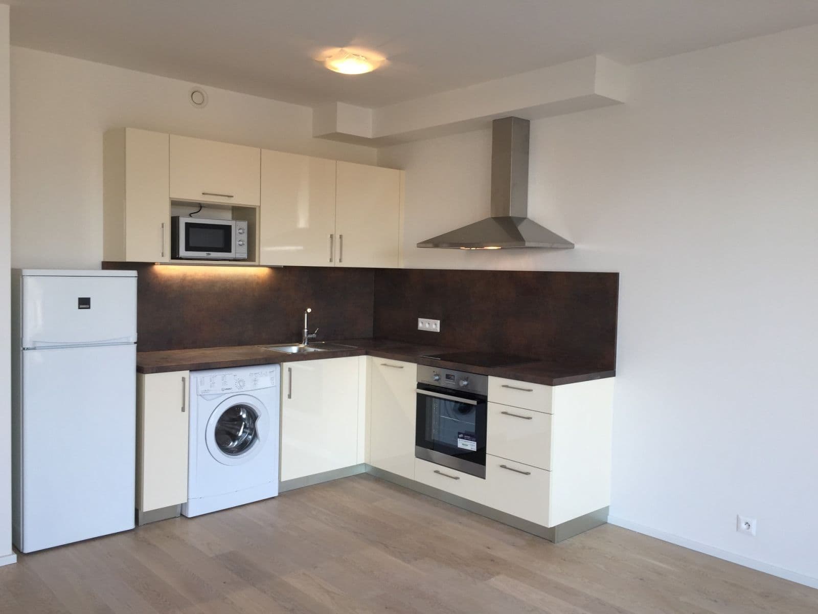 Prenájom bytu 1-izbový 35 m², Altajská, Praha, Praha Prenájom bytu 1-izbový 35 m², Altajská, Praha, Praha