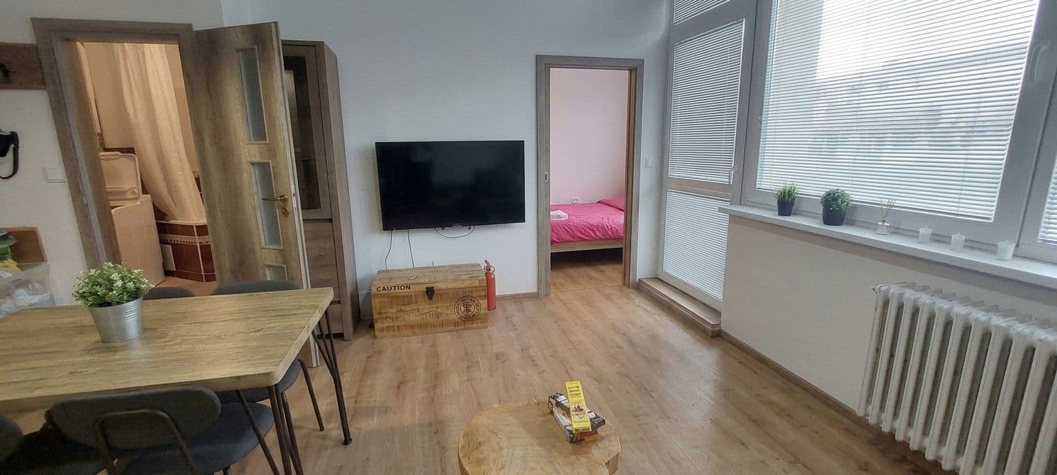 Prenájom bytu 2-izbový 43 m², Kozia, Bratislava - mestská časť Staré Mesto, Bratislavský kraj Prenájom bytu 2-izbový 43 m², Kozia, Bratislava - mestská časť Staré Mesto, Bratislavský kraj
