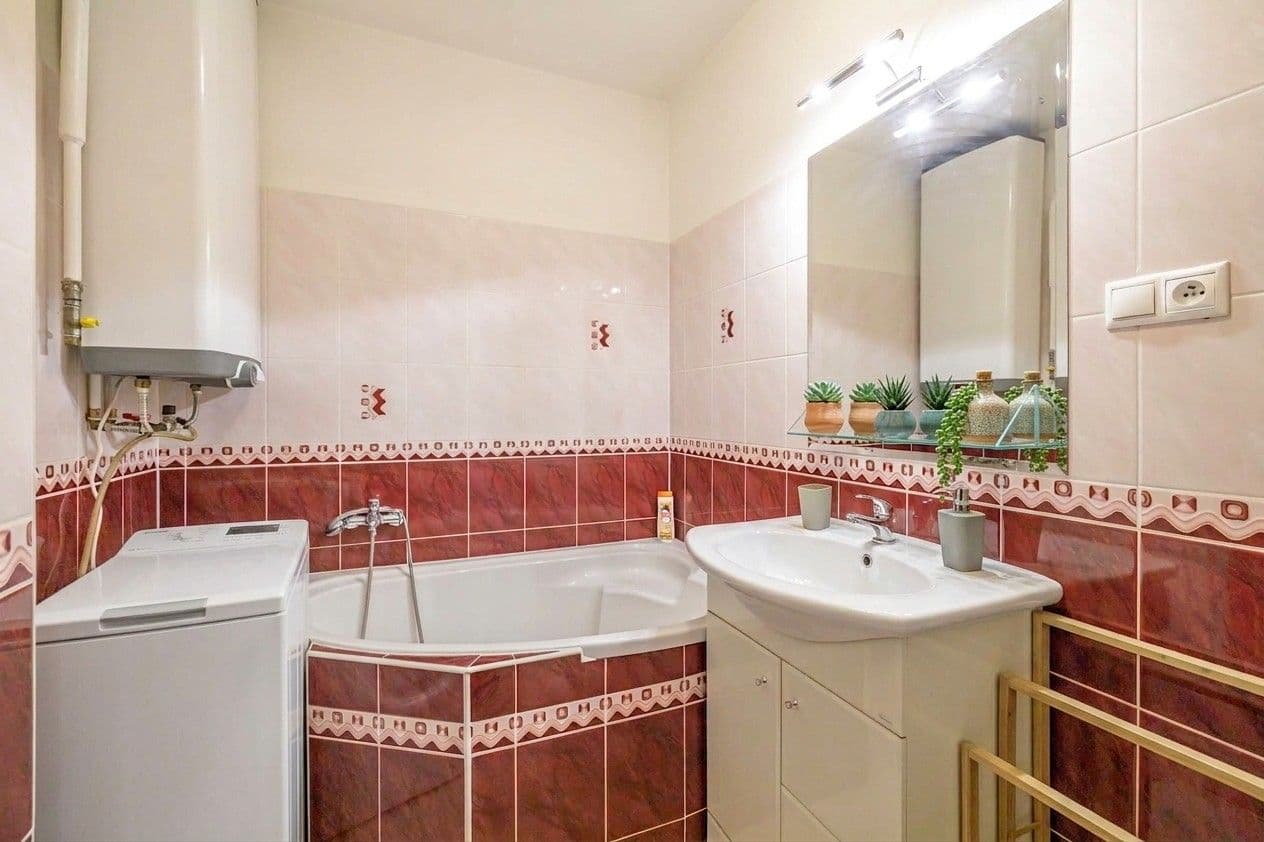 Prenájom bytu 2-izbový 43 m², Kozia, Bratislava - mestská časť Staré Mesto, Bratislavský kraj Prenájom bytu 2-izbový 43 m², Kozia, Bratislava - mestská časť Staré Mesto, Bratislavský kraj