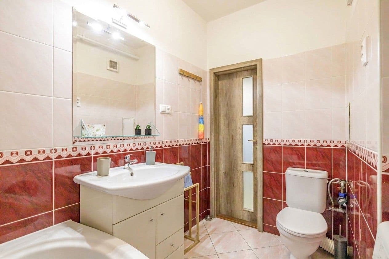 Prenájom bytu 2-izbový 43 m², Kozia, Bratislava - mestská časť Staré Mesto, Bratislavský kraj Prenájom bytu 2-izbový 43 m², Kozia, Bratislava - mestská časť Staré Mesto, Bratislavský kraj