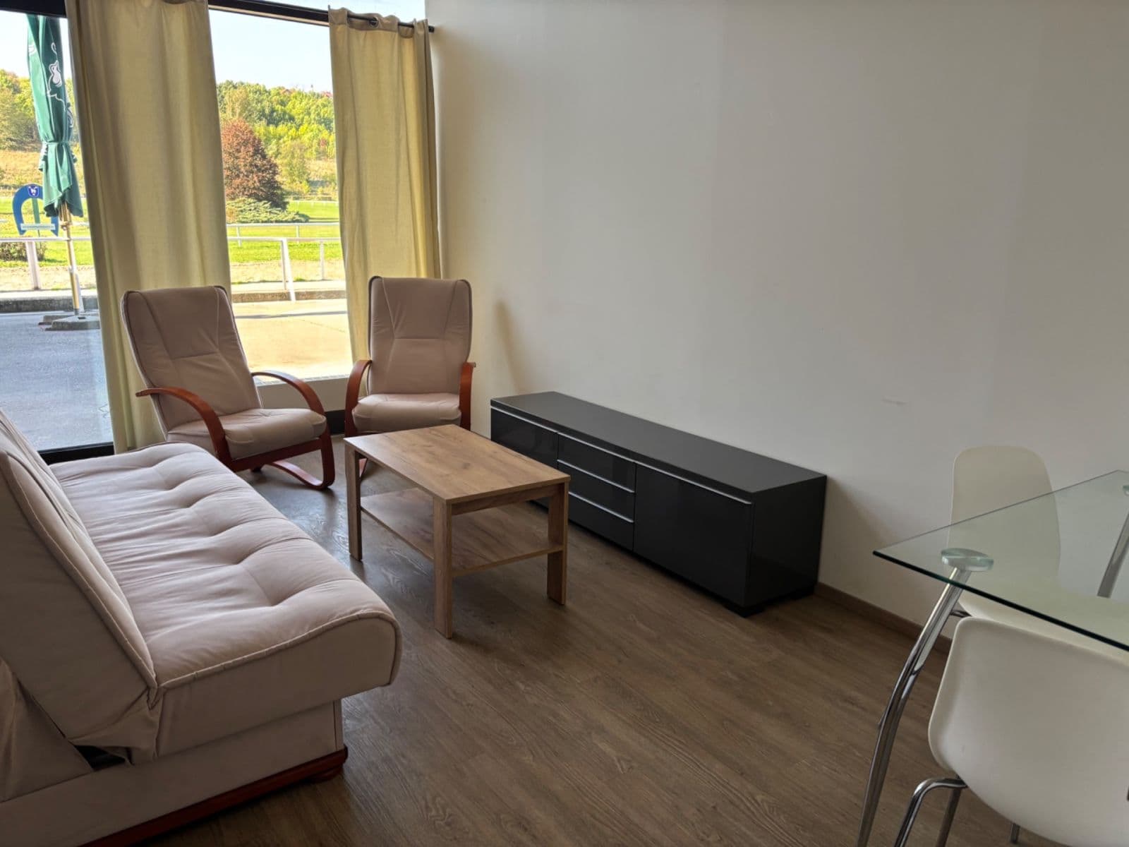 Prenájom bytu 1-izbový 48 m², Dostihová, Slušovice, Zlínský kraj Prenájom bytu 1-izbový 48 m², Dostihová, Slušovice, Zlínský kraj