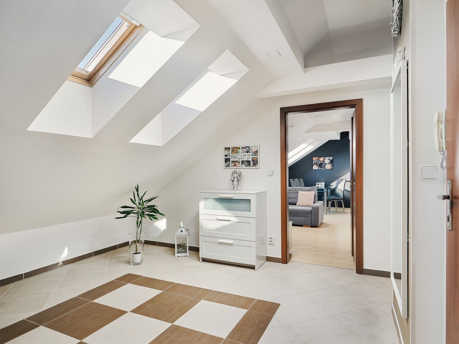Predaj bytu 3-izbový 105 m², Stochovská, Praha, Praha Predaj bytu 3-izbový 105 m², Stochovská, Praha, Praha