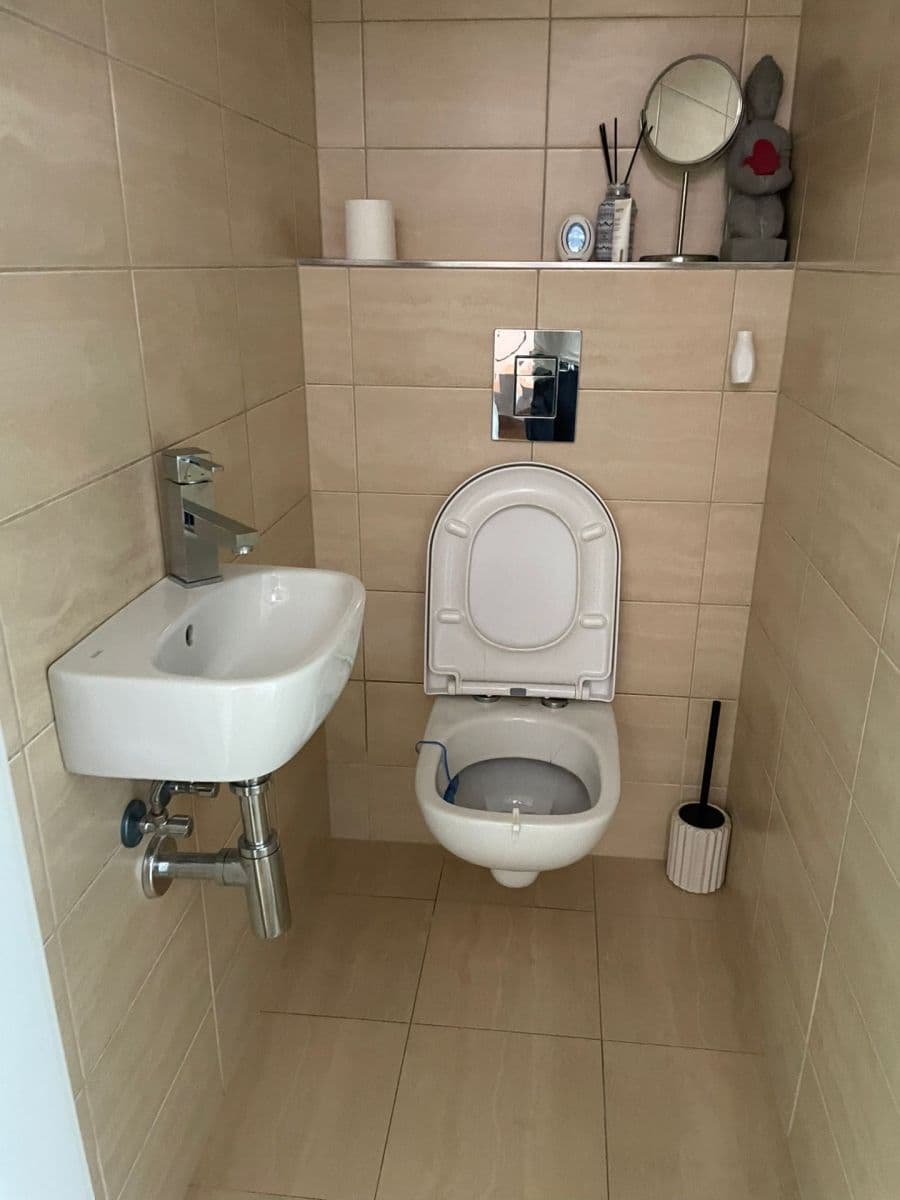 Prenájom bytu 4-izbový 88 m², Mezitraťová, Praha, Praha Prenájom bytu 4-izbový 88 m², Mezitraťová, Praha, Praha