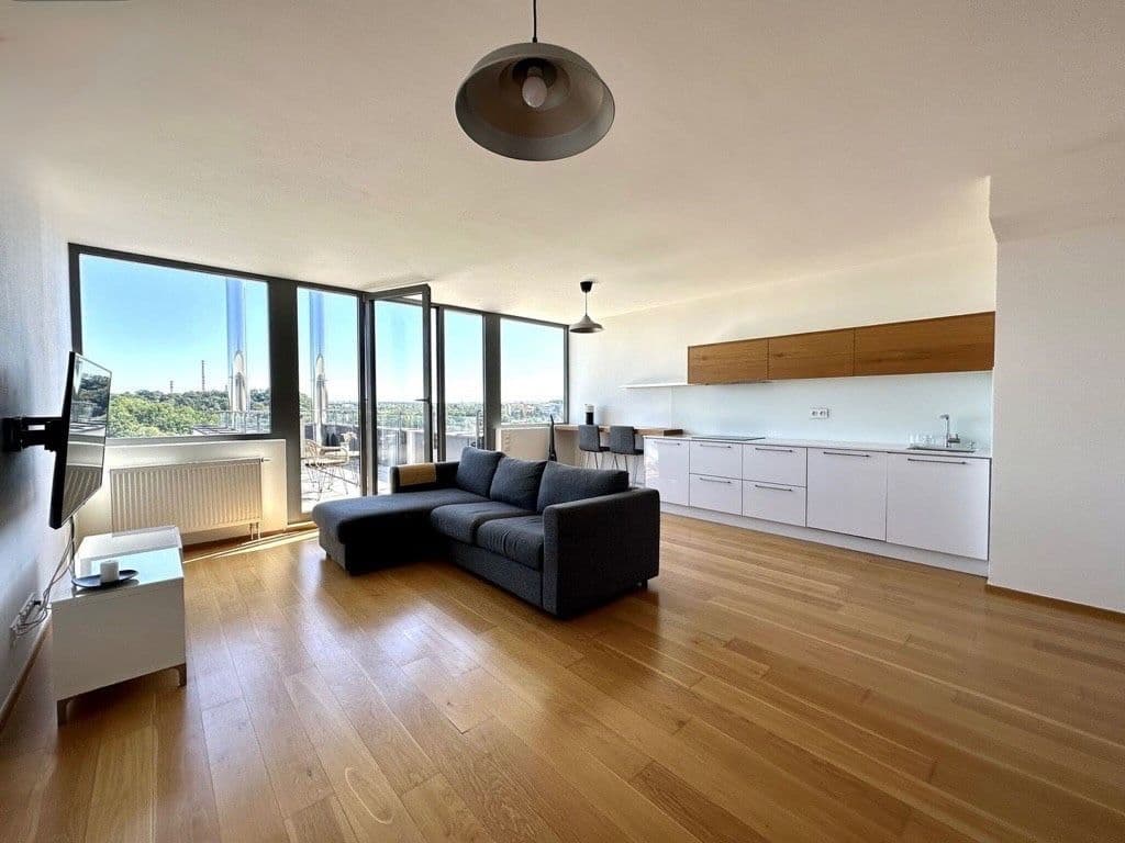 Prenájom bytu 4-izbový 88 m², Mezitraťová, Praha, Praha Prenájom bytu 4-izbový 88 m², Mezitraťová, Praha, Praha