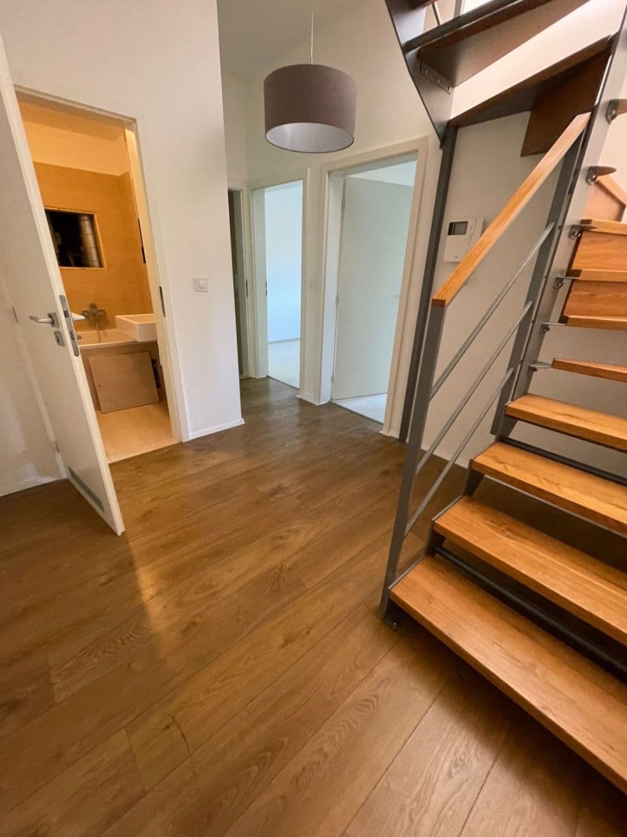 Prenájom bytu 4-izbový 88 m², Mezitraťová, Praha, Praha Prenájom bytu 4-izbový 88 m², Mezitraťová, Praha, Praha