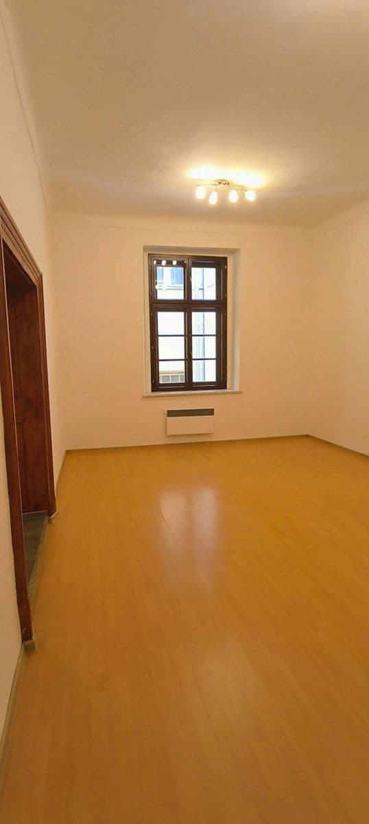 Prenájom bytu 1-izbový 42 m², Dolní náměstí, Olomouc, Olomoucký kraj Prenájom bytu 1-izbový 42 m², Dolní náměstí, Olomouc, Olomoucký kraj