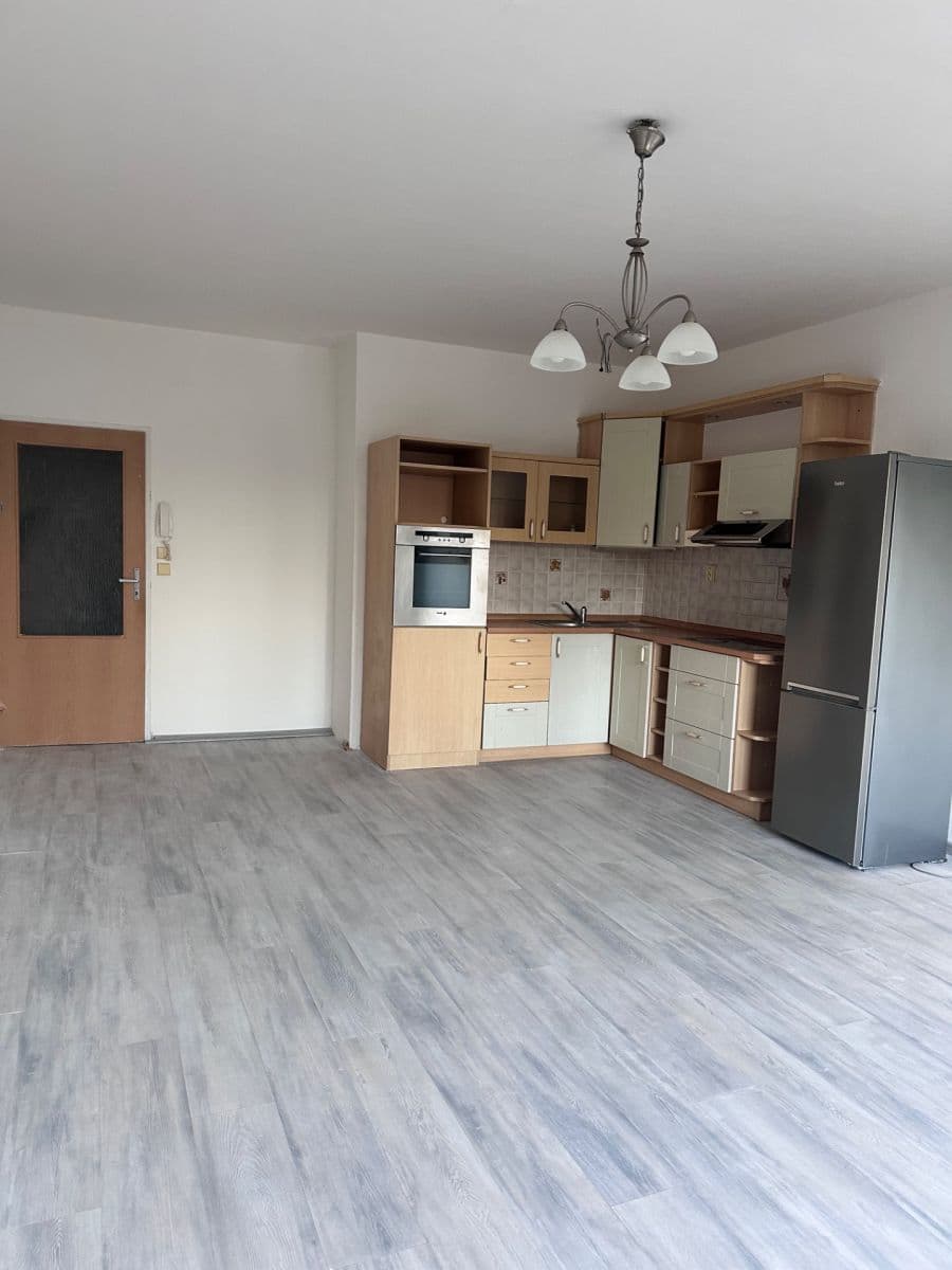 Prenájom bytu 1-izbový 37 m², Čsl. armády, Zeleneč, Středočeský kraj Prenájom bytu 1-izbový 37 m², Čsl. armády, Zeleneč, Středočeský kraj