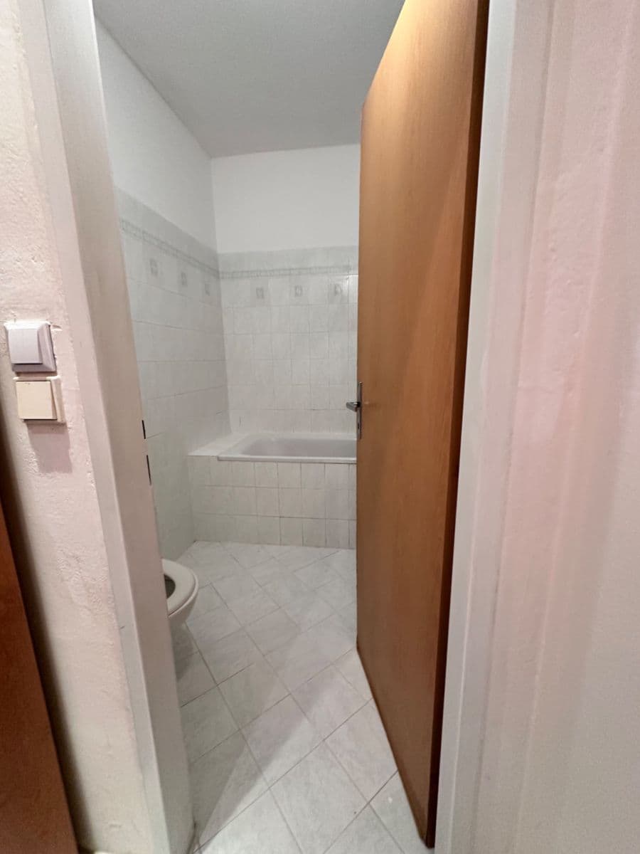 Prenájom bytu 1-izbový 37 m², Čsl. armády, Zeleneč, Středočeský kraj Prenájom bytu 1-izbový 37 m², Čsl. armády, Zeleneč, Středočeský kraj