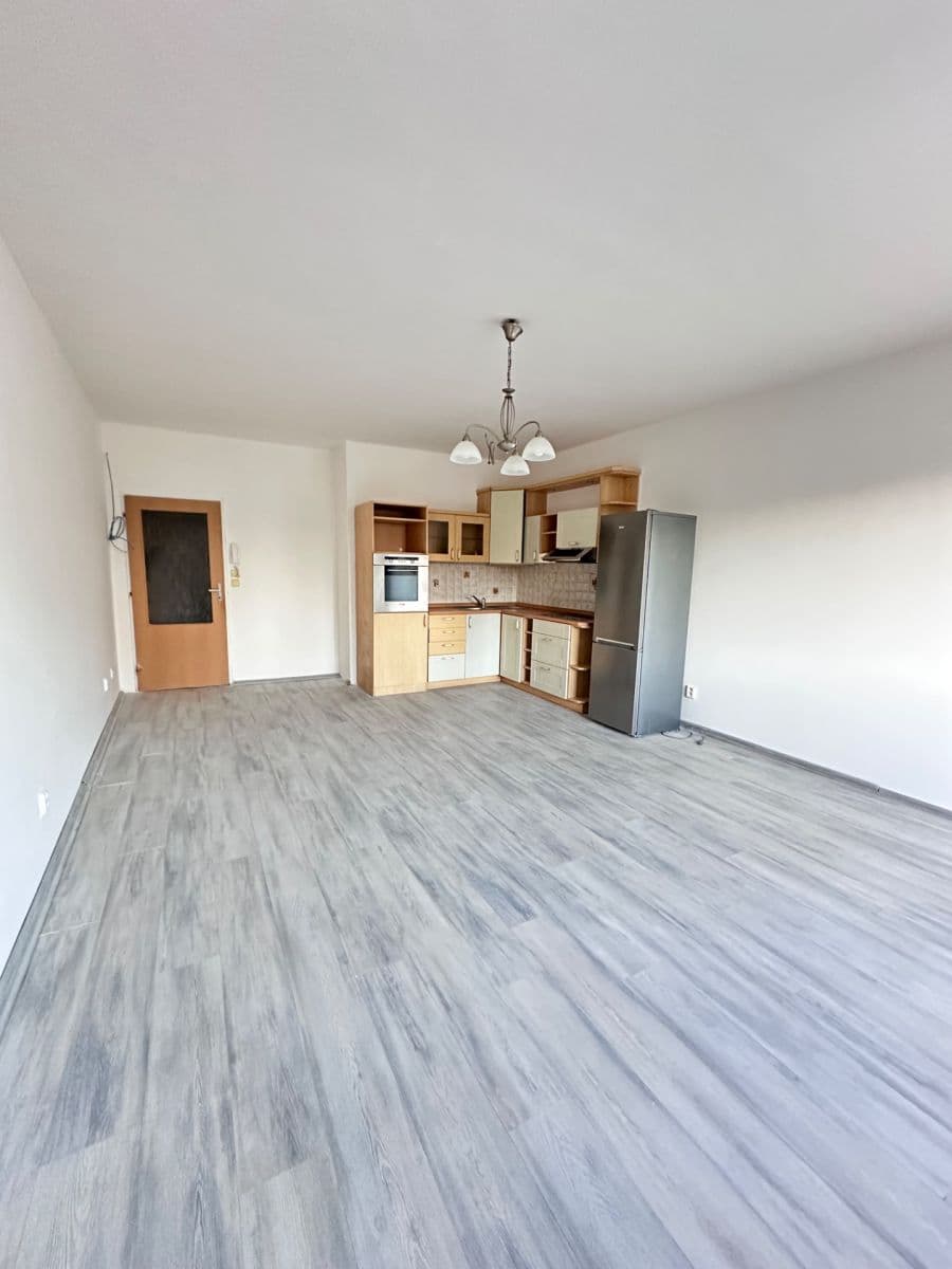 Prenájom bytu 1-izbový 37 m², Čsl. armády, Zeleneč, Středočeský kraj Prenájom bytu 1-izbový 37 m², Čsl. armády, Zeleneč, Středočeský kraj