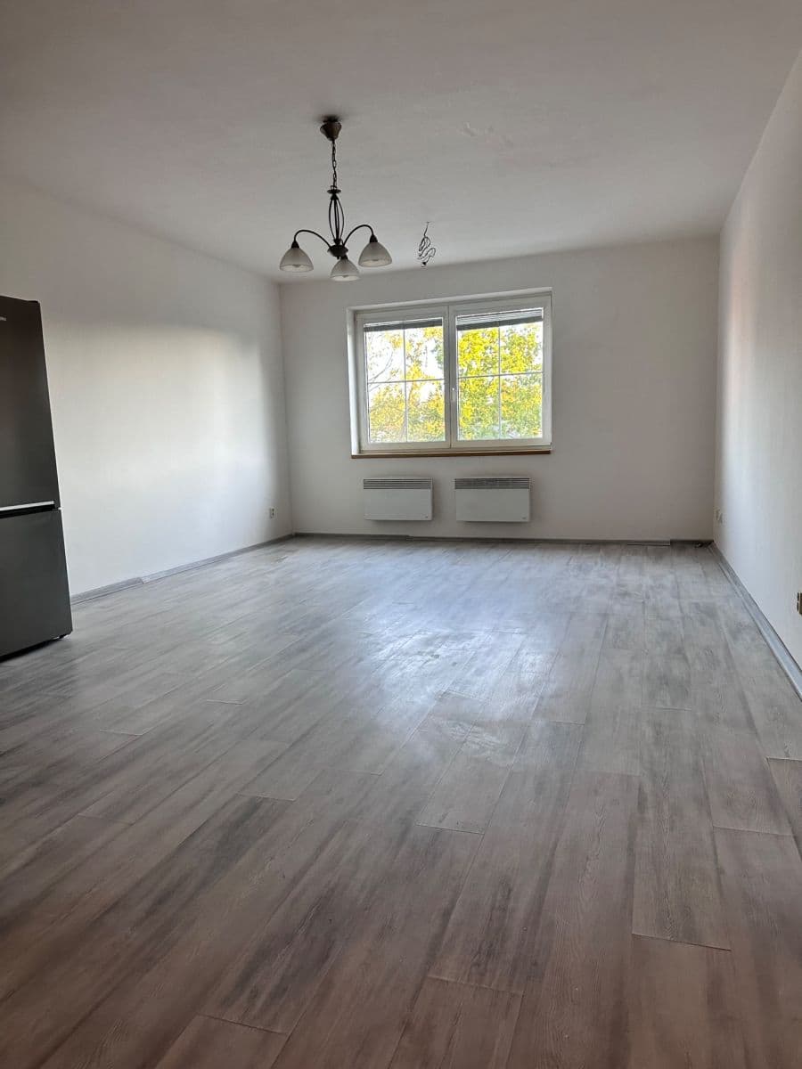 Prenájom bytu 1-izbový 37 m², Čsl. armády, Zeleneč, Středočeský kraj Prenájom bytu 1-izbový 37 m², Čsl. armády, Zeleneč, Středočeský kraj