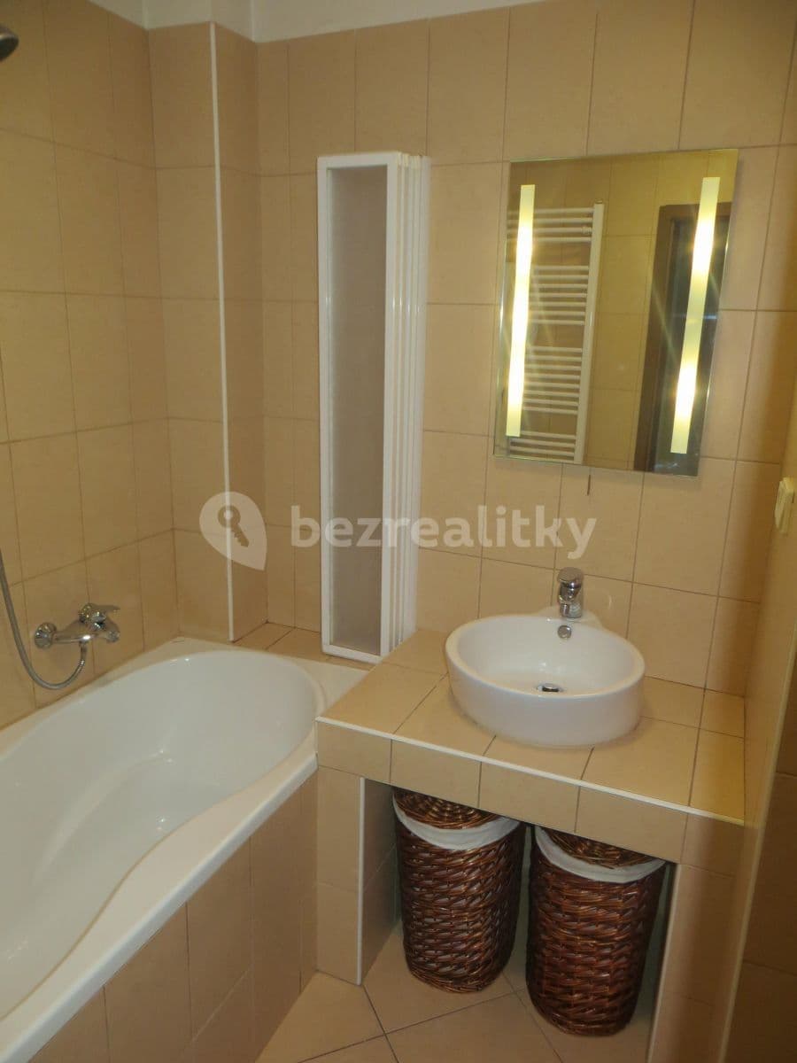 Prenájom bytu 3-izbový 65 m², Pivovarská, Praha, Praha Prenájom bytu 3-izbový 65 m², Pivovarská, Praha, Praha