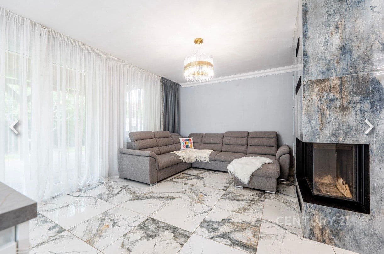 Predaj domu 157 m², pozemok 649 m², Dobročovice, Středočeský kraj Predaj domu 157 m², pozemok 649 m², Dobročovice, Středočeský kraj