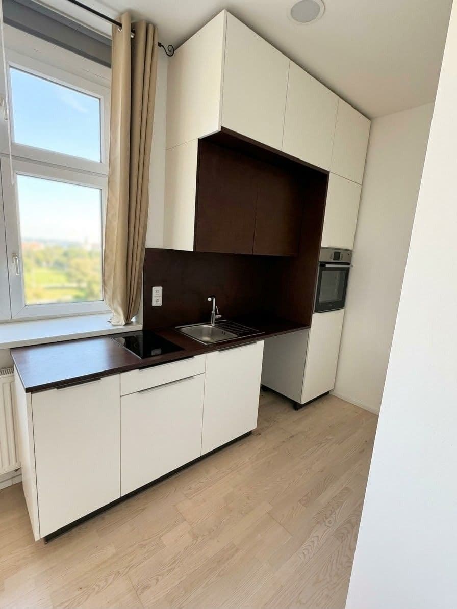 Prenájom bytu 1-izbový 35 m², Skořepka, Brno, Jihomoravský kraj Prenájom bytu 1-izbový 35 m², Skořepka, Brno, Jihomoravský kraj