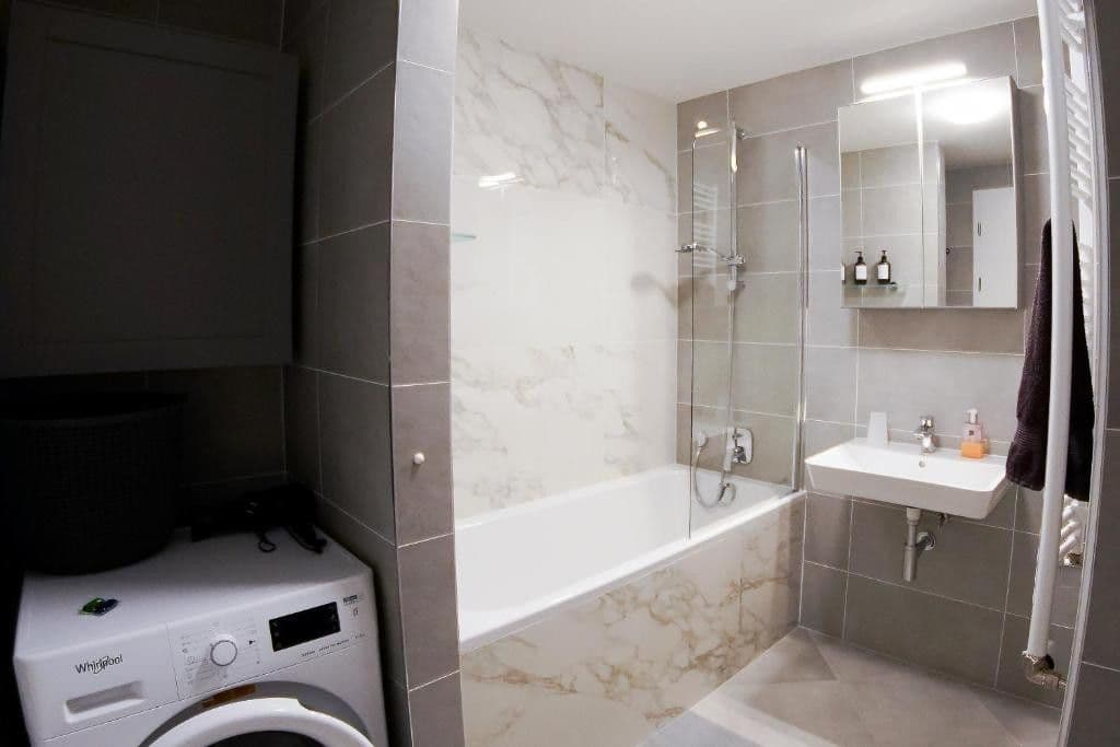 Prenájom bytu 2-izbový 54 m², Jankovcova, Praha, Praha Prenájom bytu 2-izbový 54 m², Jankovcova, Praha, Praha