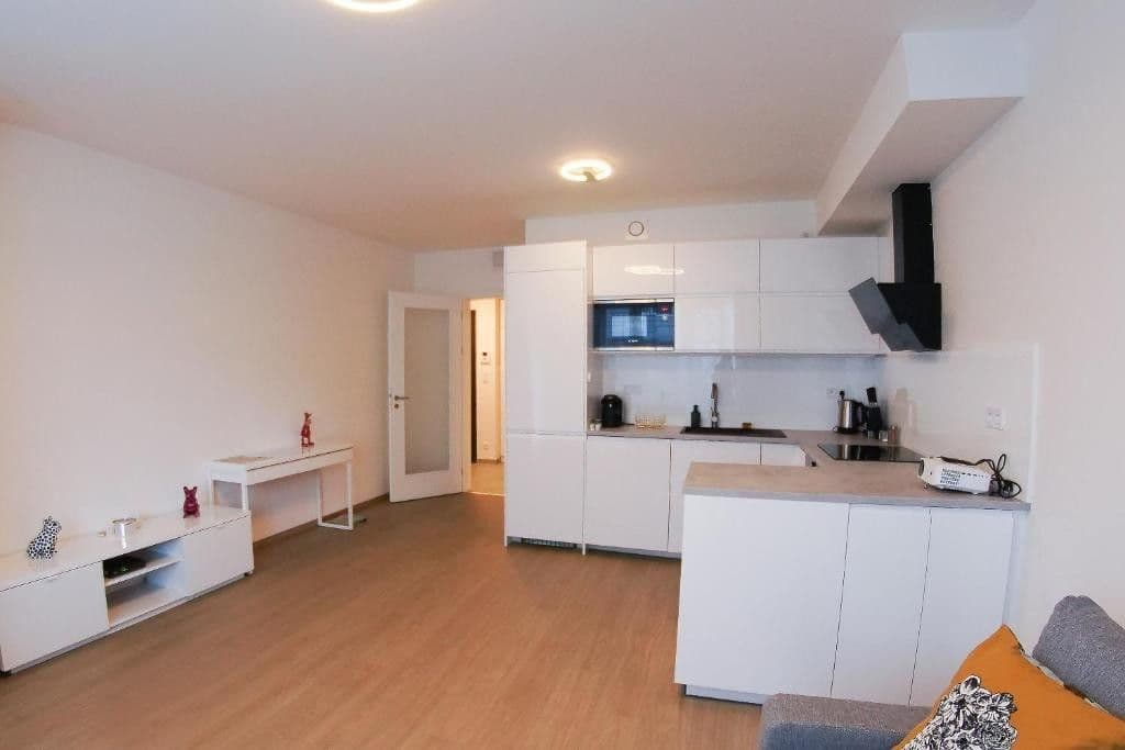 Prenájom bytu 2-izbový 54 m², Jankovcova, Praha, Praha Prenájom bytu 2-izbový 54 m², Jankovcova, Praha, Praha