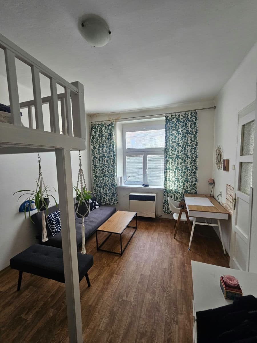 Prenájom bytu 1-izbový 40 m², Seifertova, Praha, Praha Prenájom bytu 1-izbový 40 m², Seifertova, Praha, Praha