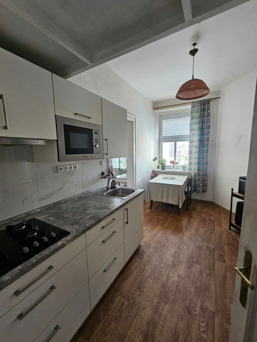 Prenájom bytu 1-izbový 40 m², Seifertova, Praha, Praha Prenájom bytu 1-izbový 40 m², Seifertova, Praha, Praha