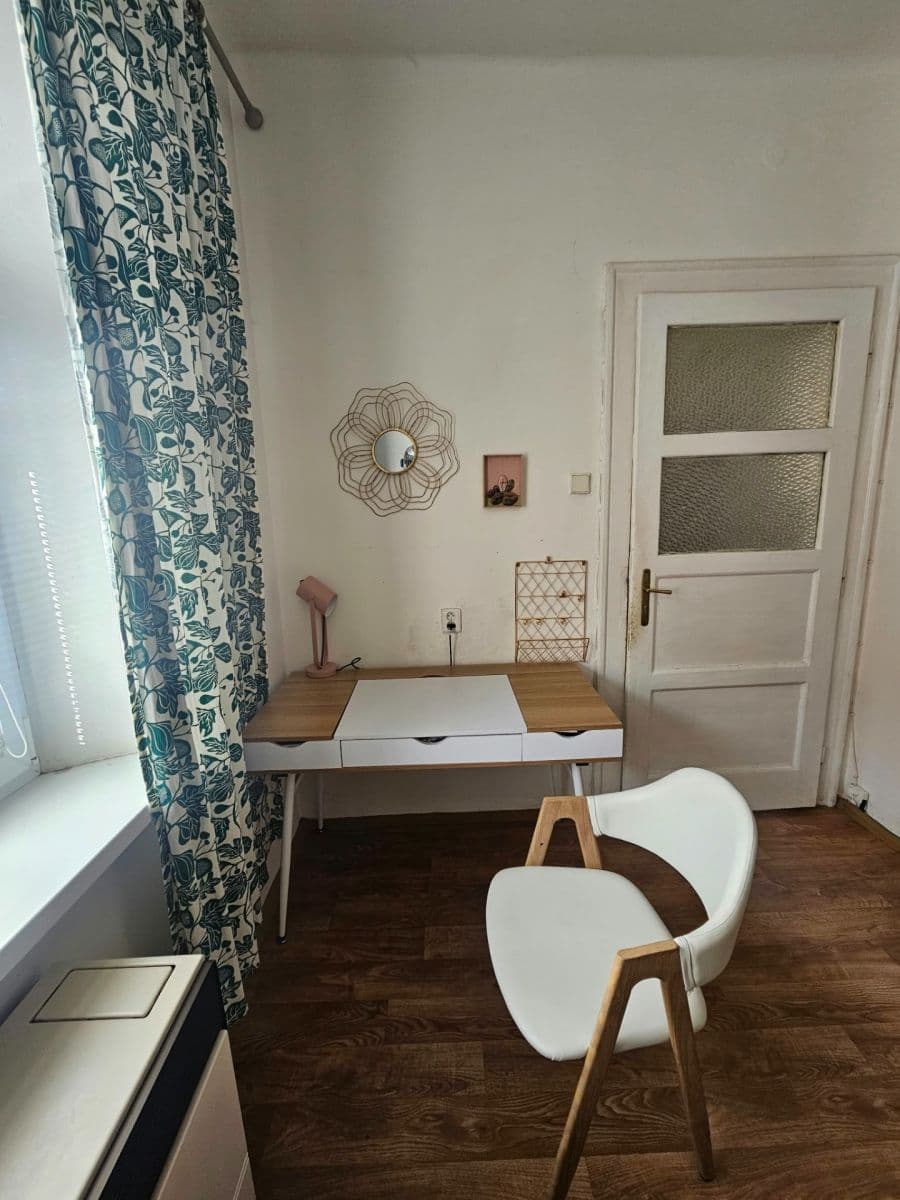 Prenájom bytu 1-izbový 40 m², Seifertova, Praha, Praha Prenájom bytu 1-izbový 40 m², Seifertova, Praha, Praha