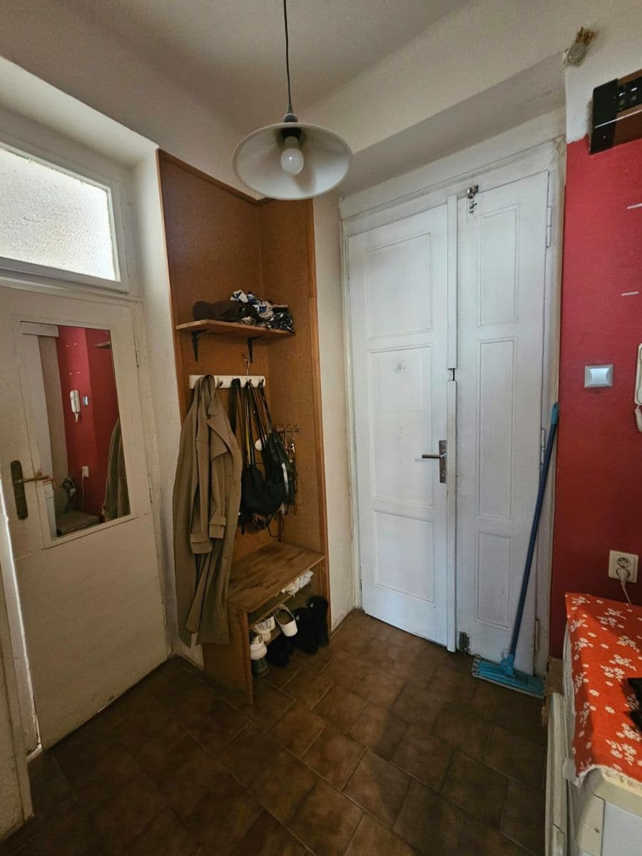Prenájom bytu 1-izbový 40 m², Seifertova, Praha, Praha Prenájom bytu 1-izbový 40 m², Seifertova, Praha, Praha