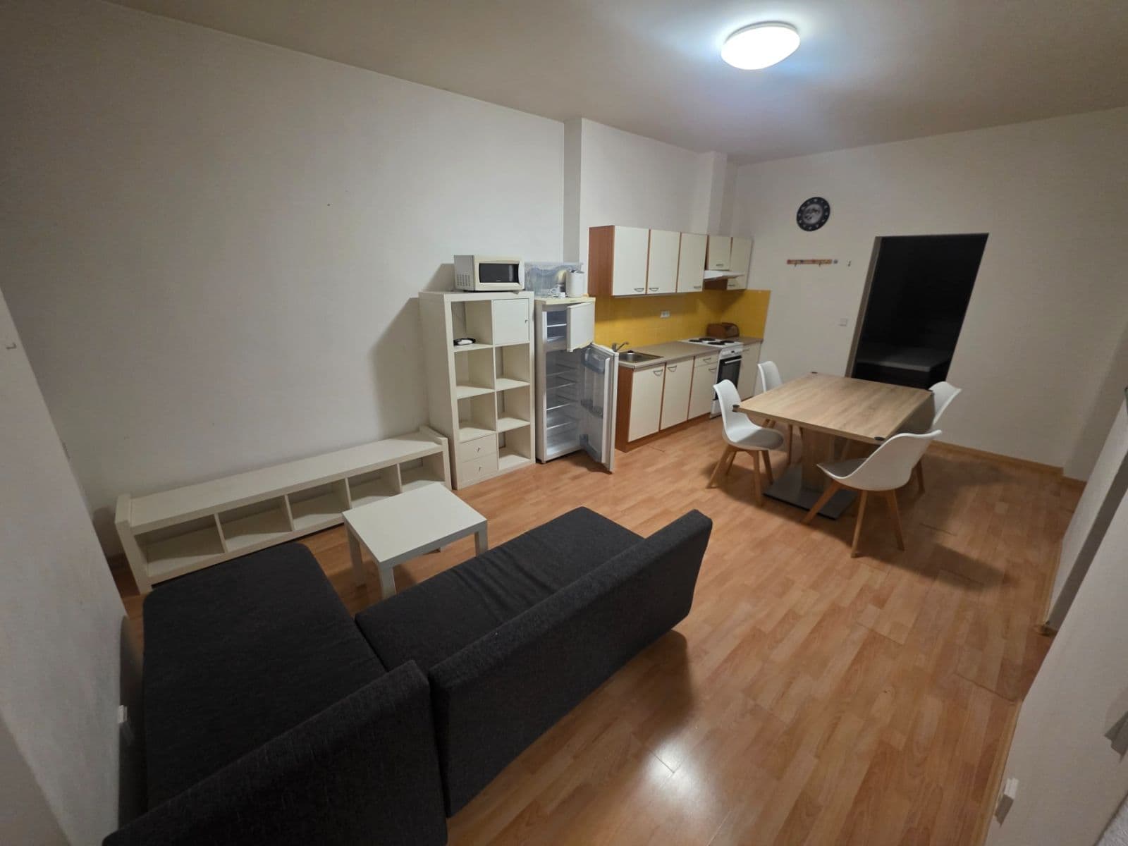 Prenájom bytu 3-izbový 51 m², Hlavní, Panenské Břežany, Středočeský kraj Prenájom bytu 3-izbový 51 m², Hlavní, Panenské Břežany, Středočeský kraj