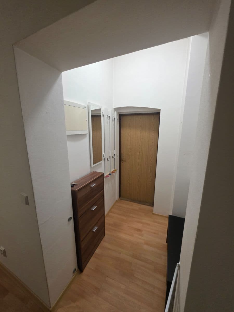 Prenájom bytu 3-izbový 51 m², Hlavní, Panenské Břežany, Středočeský kraj Prenájom bytu 3-izbový 51 m², Hlavní, Panenské Břežany, Středočeský kraj