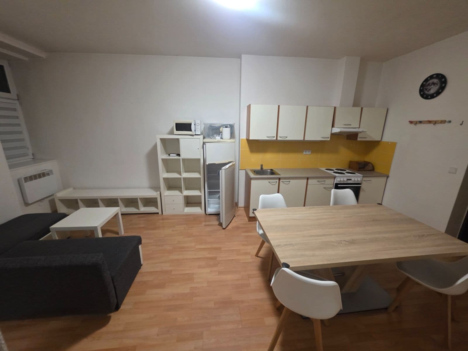 Prenájom bytu 3-izbový 51 m², Hlavní, Panenské Břežany, Středočeský kraj Prenájom bytu 3-izbový 51 m², Hlavní, Panenské Břežany, Středočeský kraj