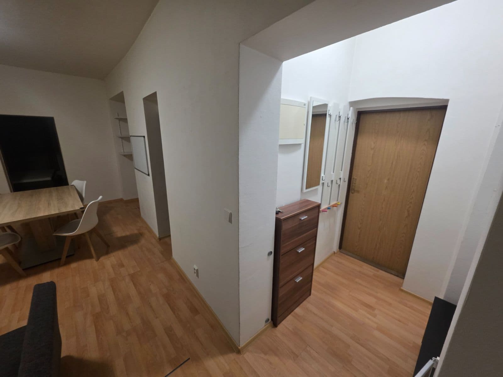 Prenájom bytu 3-izbový 51 m², Hlavní, Panenské Břežany, Středočeský kraj Prenájom bytu 3-izbový 51 m², Hlavní, Panenské Břežany, Středočeský kraj